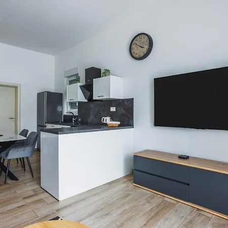 Appartement With Parking Space Podstrana, Split - 26028 *